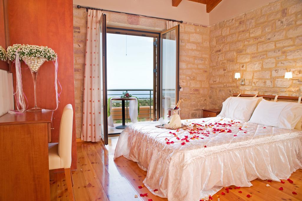 Enastron Villas Kyparissia Oda fotoğraf