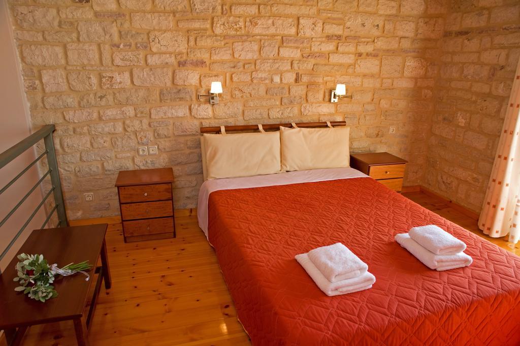 Enastron Villas Kyparissia Oda fotoğraf