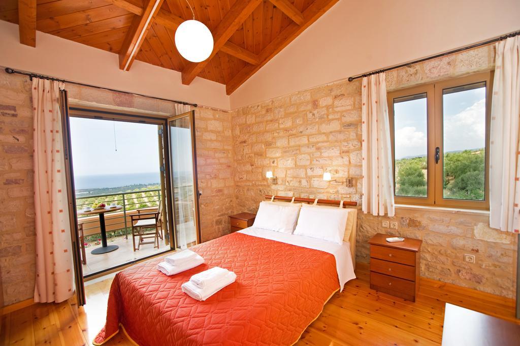 Enastron Villas Kyparissia Oda fotoğraf
